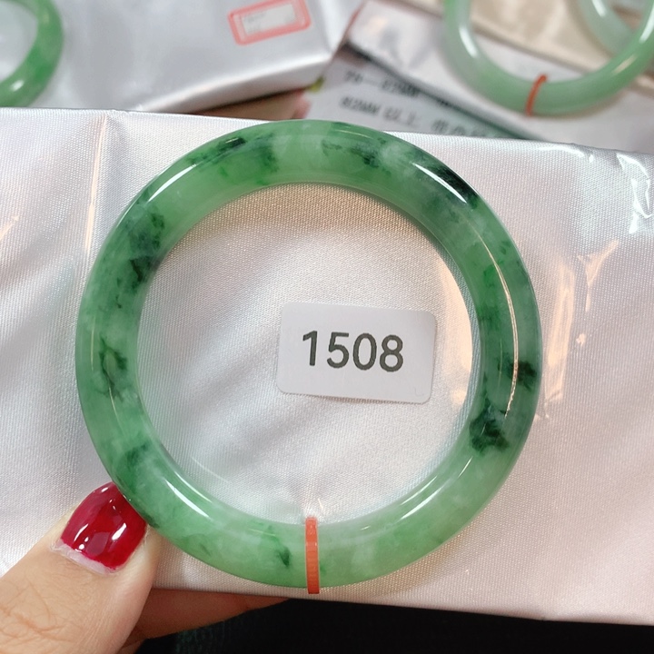 翡翠手镯未镶嵌天然翡翠手镯02