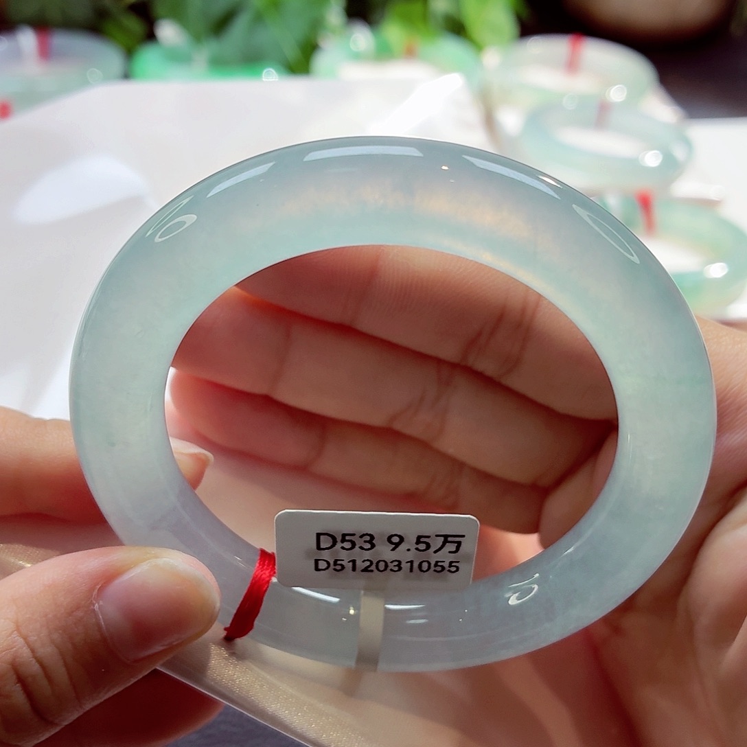 翡翠未镶嵌手镯（圆镯）