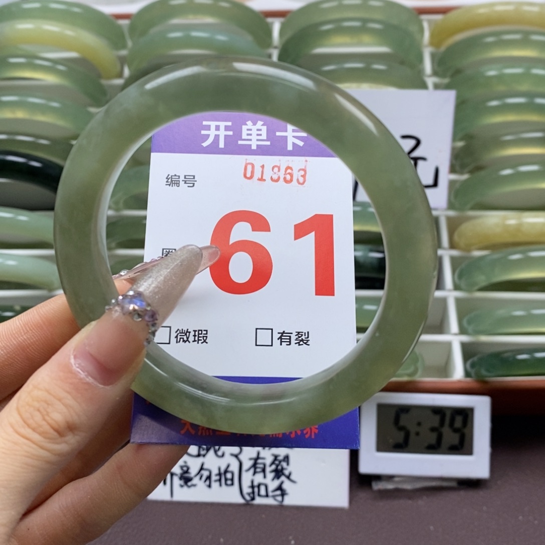 蛇纹石玉手镯未镶嵌