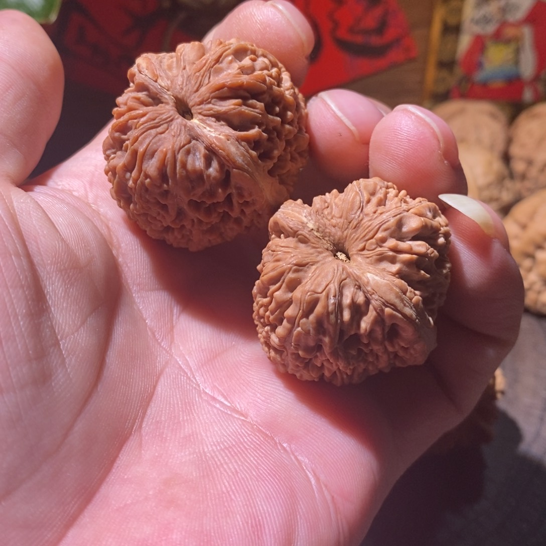 又***鱼文玩核桃吊坠蒜头34