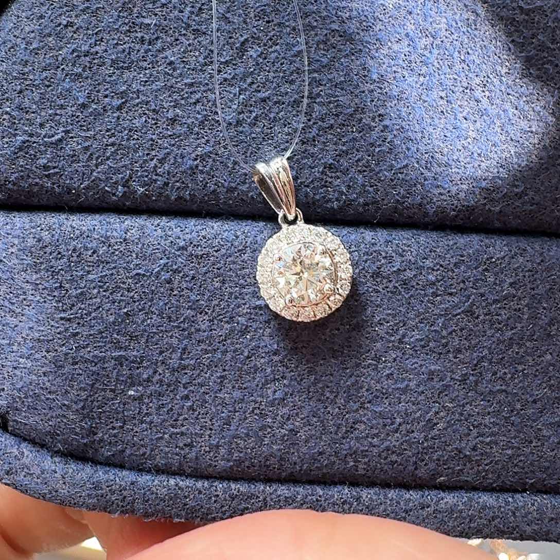 钻石吊坠(不含链)18K金镶嵌小***妈