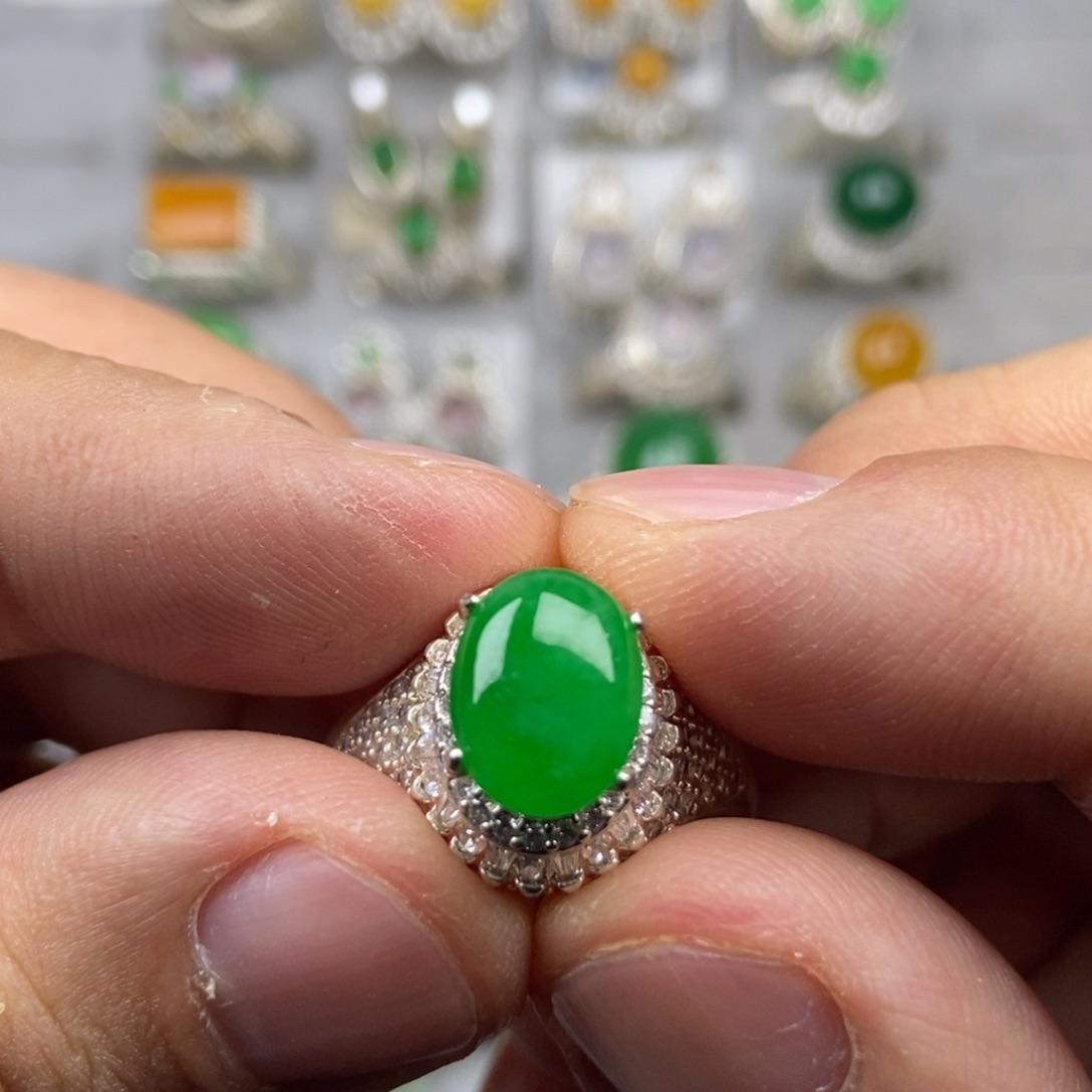 定制翡翠未镶嵌阳绿