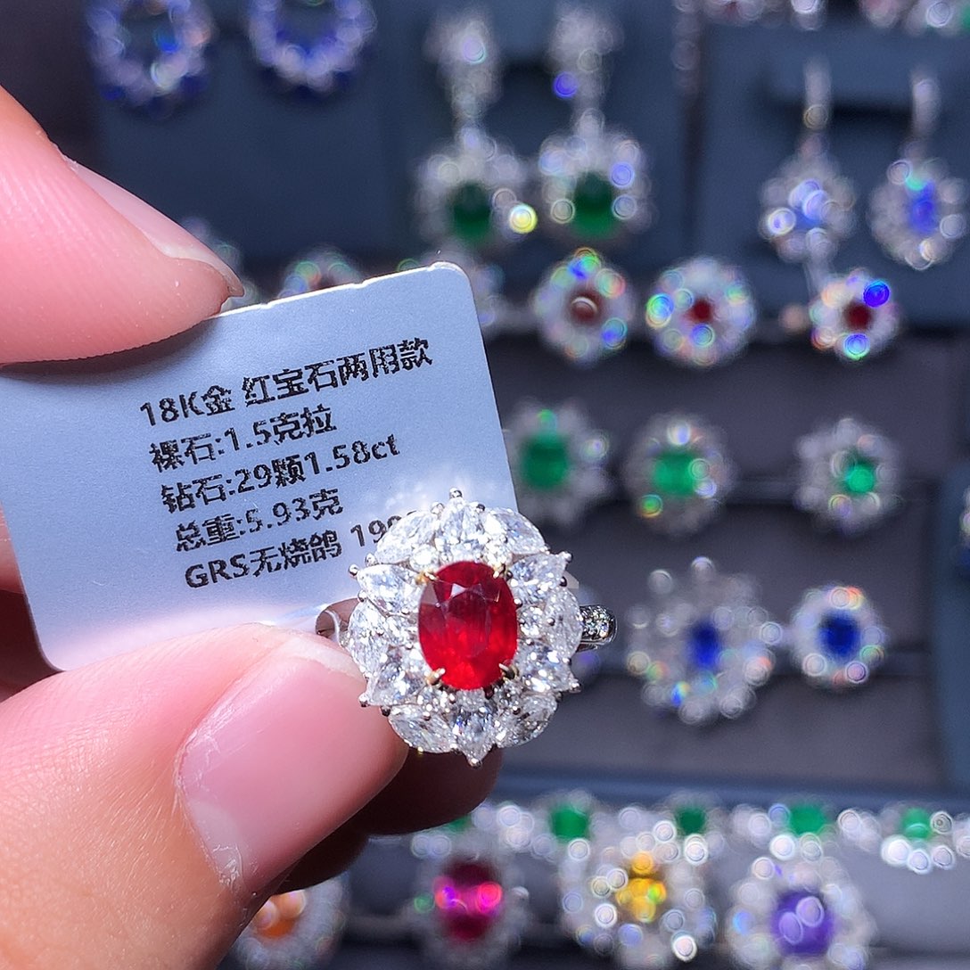 红宝石戒指18K金镶嵌