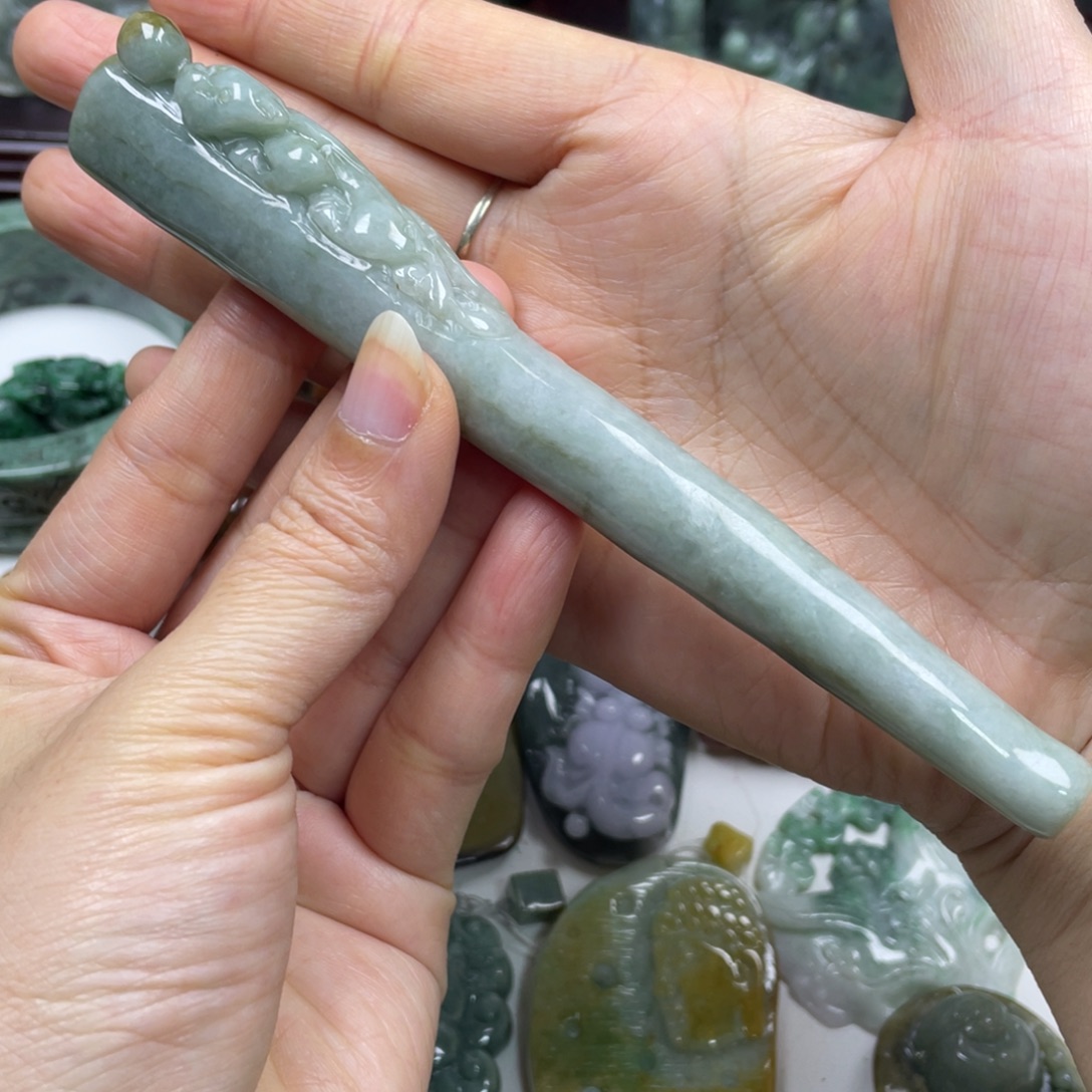 翡翠未镶嵌颈饰牌子