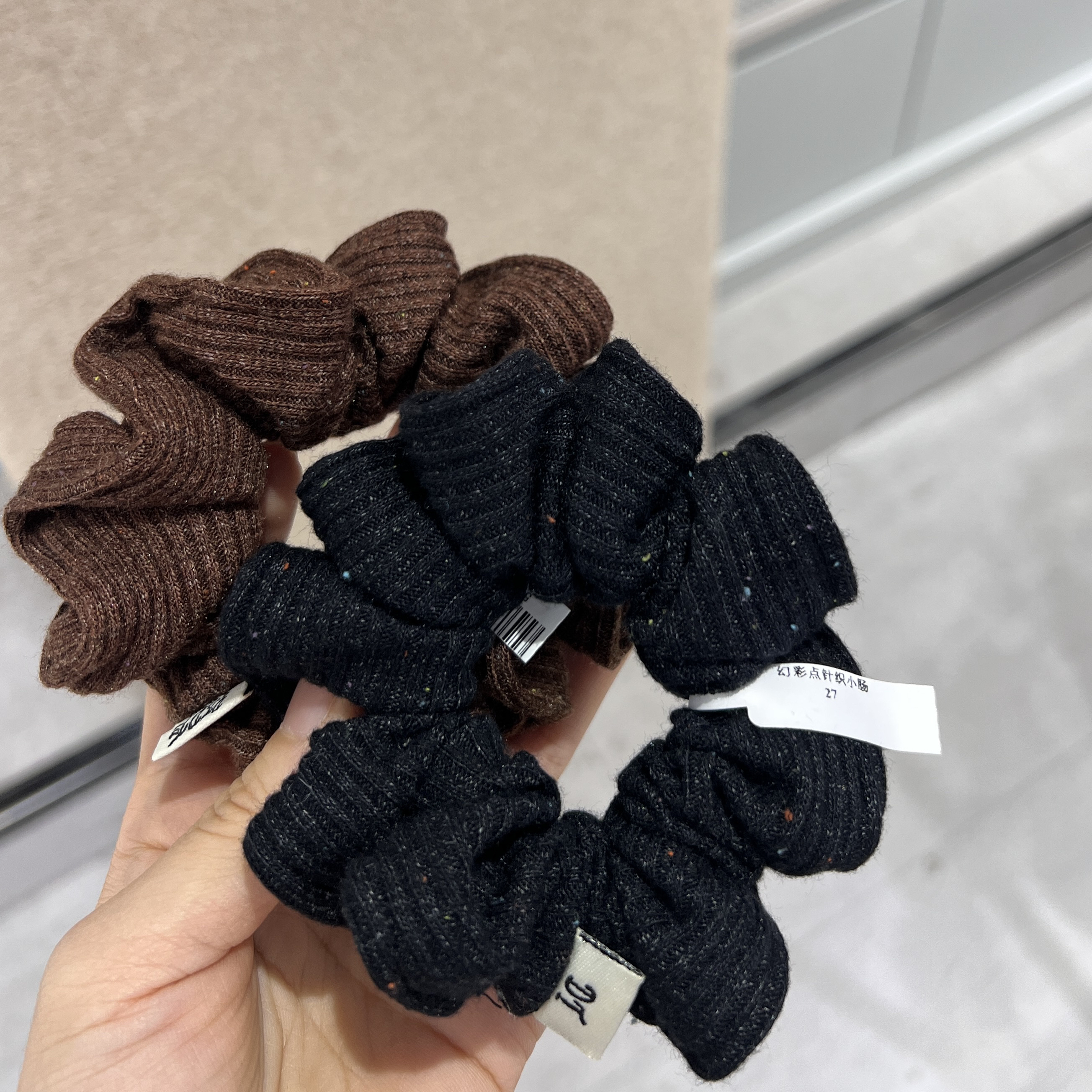 针织彩点木耳发圈简约高级感秋冬复古气质