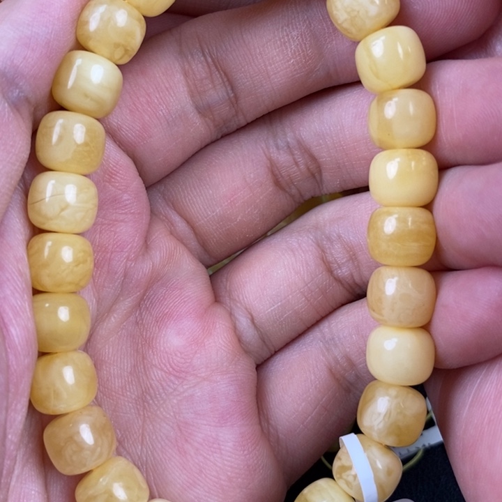 未镶嵌琥珀裸石微瑕69