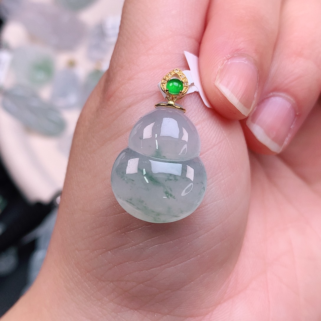 翡翠颈饰18K金镶嵌冰胶飘绿葫芦