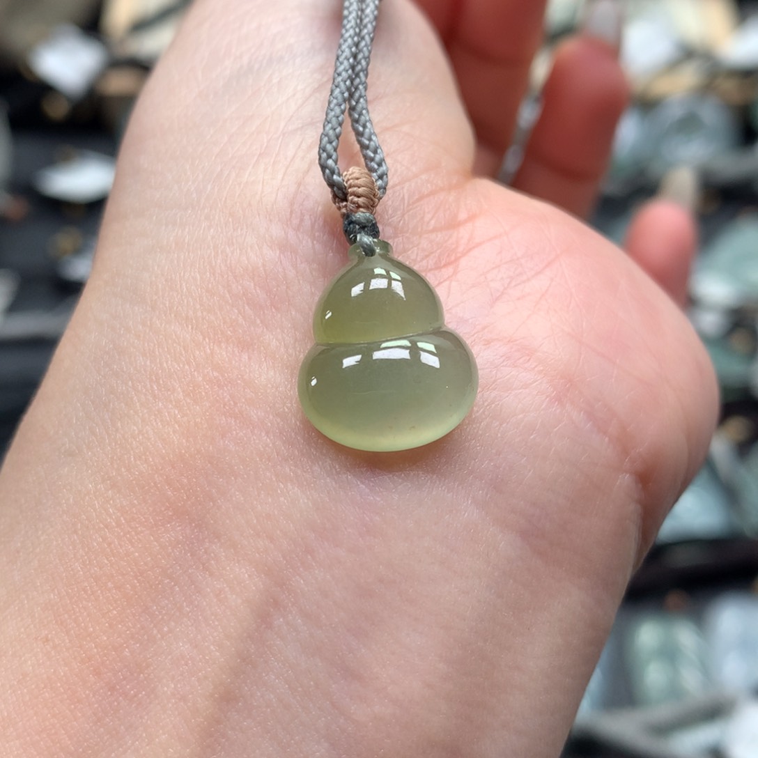 翡翠颈饰未镶嵌葫芦