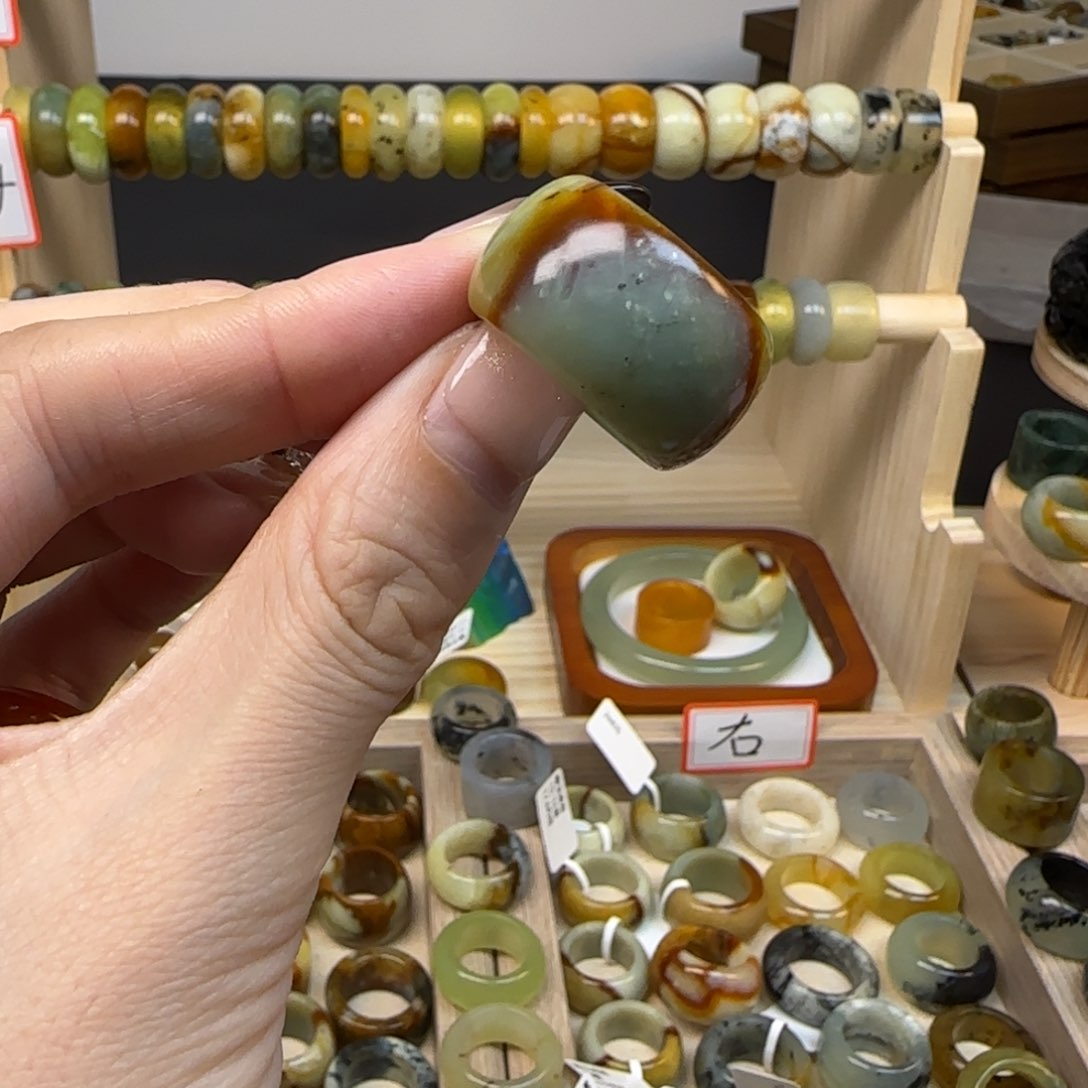 岫玉岫玉戒指内径18.8未镶嵌贪***蛇