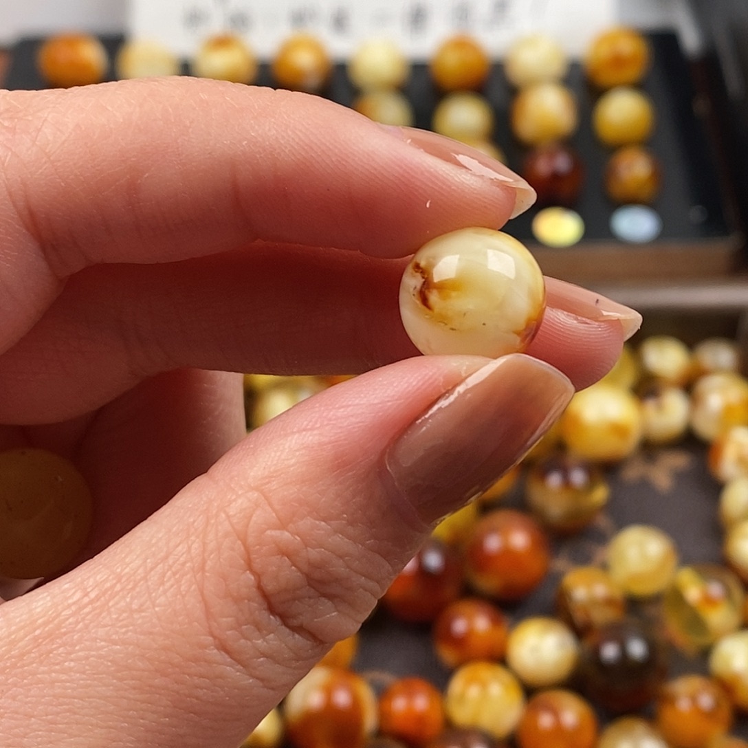 H***.琥珀未镶嵌裸石蜜蜡