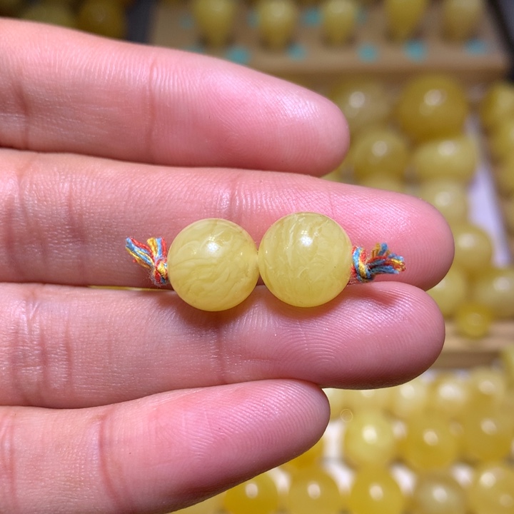 蜜蜡裸石未镶嵌天然俄料浓蜡黄白花圆珠10.6