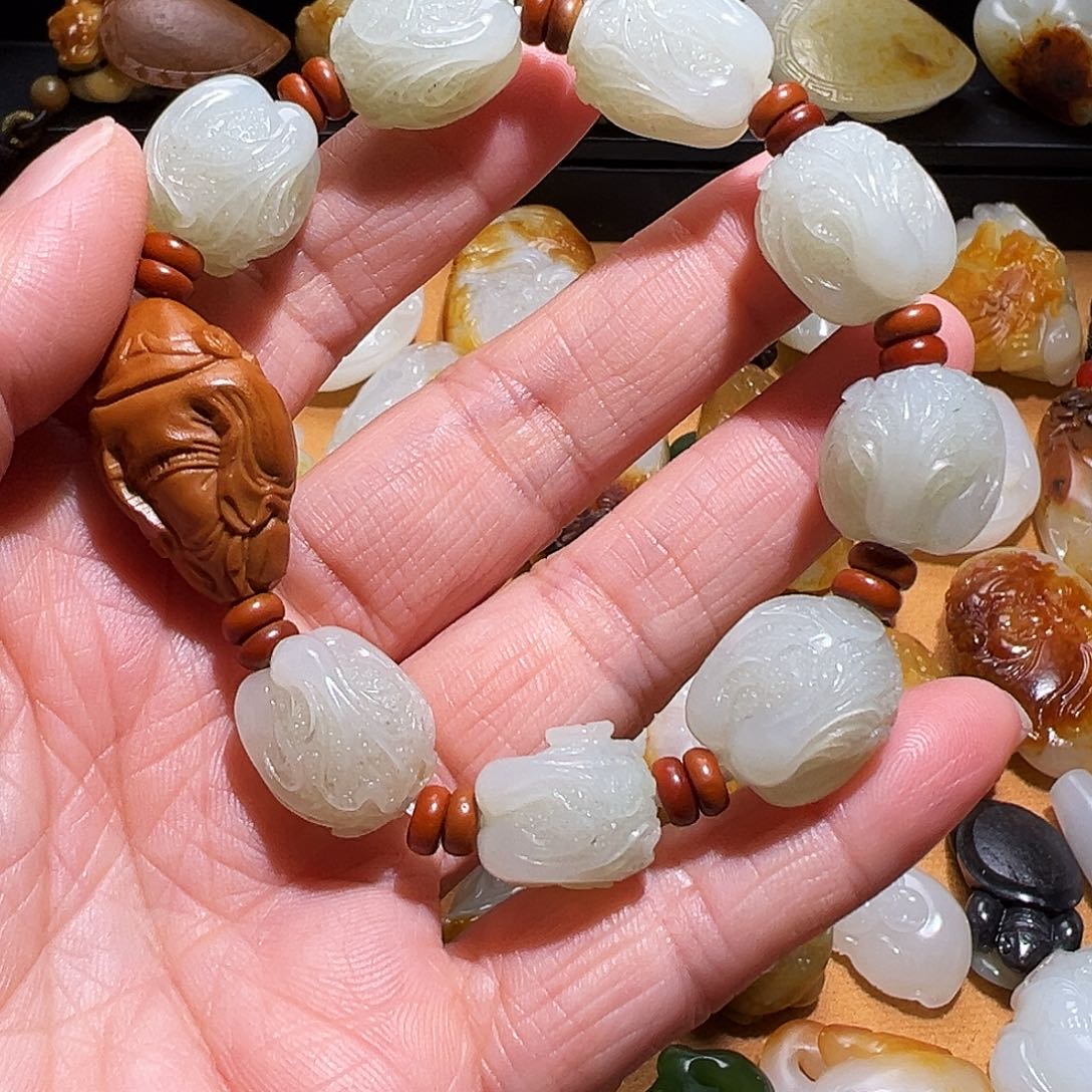 和田玉颈饰未镶嵌大**形