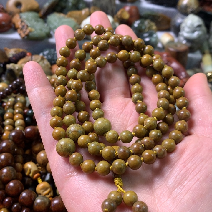 未镶嵌岫岩河磨玉（透闪石质玉）把件