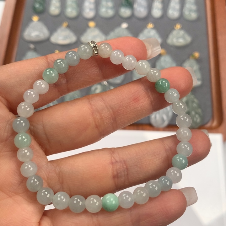 翡翠颈饰未镶嵌珠串