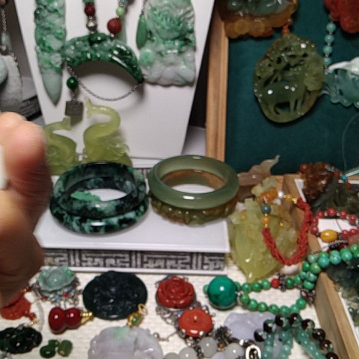 蛇纹石玉吊坠未镶嵌