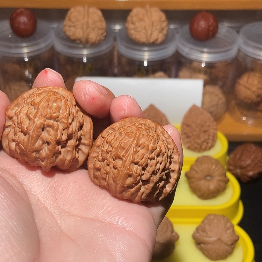 咖***️吊坠文玩核桃41三角白