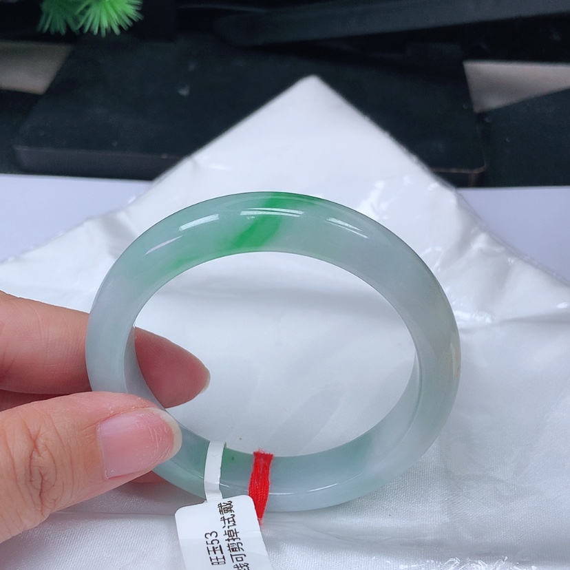 【闪购商品】翡翠手镯未镶嵌苏*，