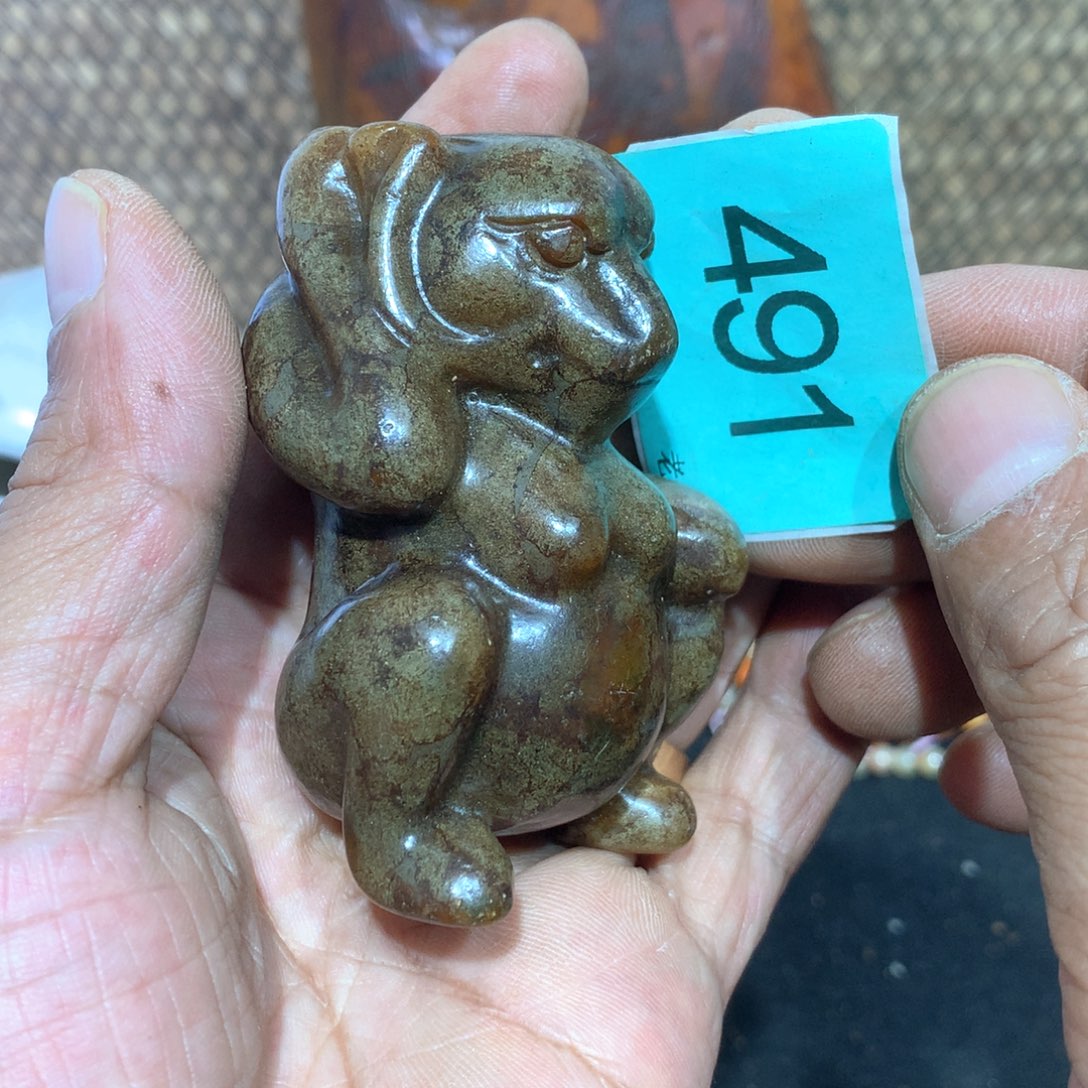 透闪石-蛇纹石玉未镶嵌颈饰