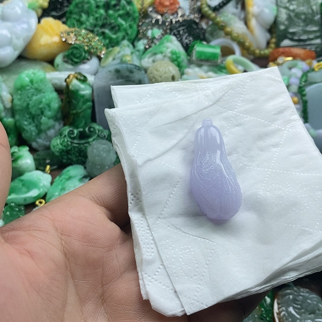 翡翠未镶嵌颈饰白菜