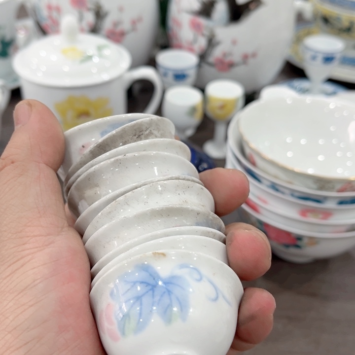 壶釉下五彩的瓷器和瓷器