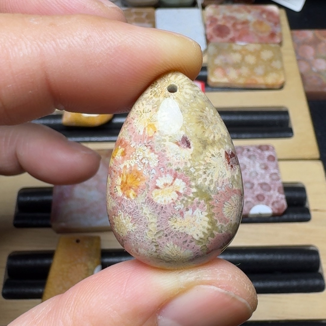 硅化玉纯天然色有机玉石未镶嵌