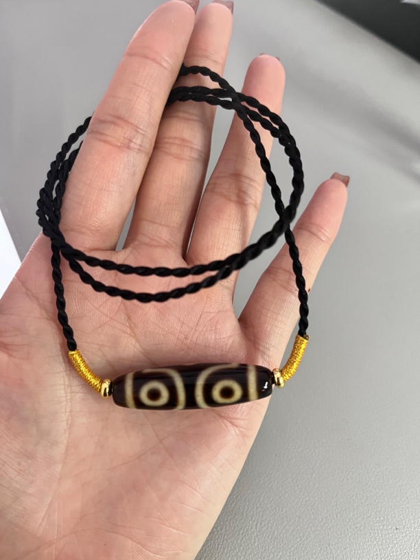 上肯牙黄三眼锁骨链