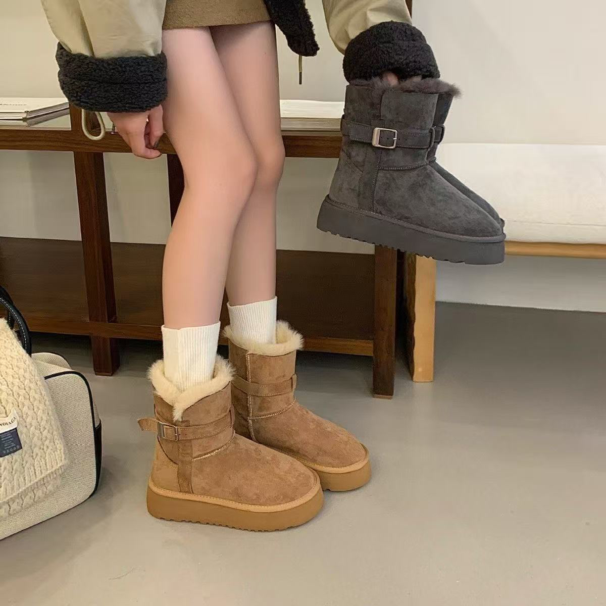 中筒厚底雪地靴2025加绒加厚百搭厚底棉鞋两穿翻毛防滑雪地靴681