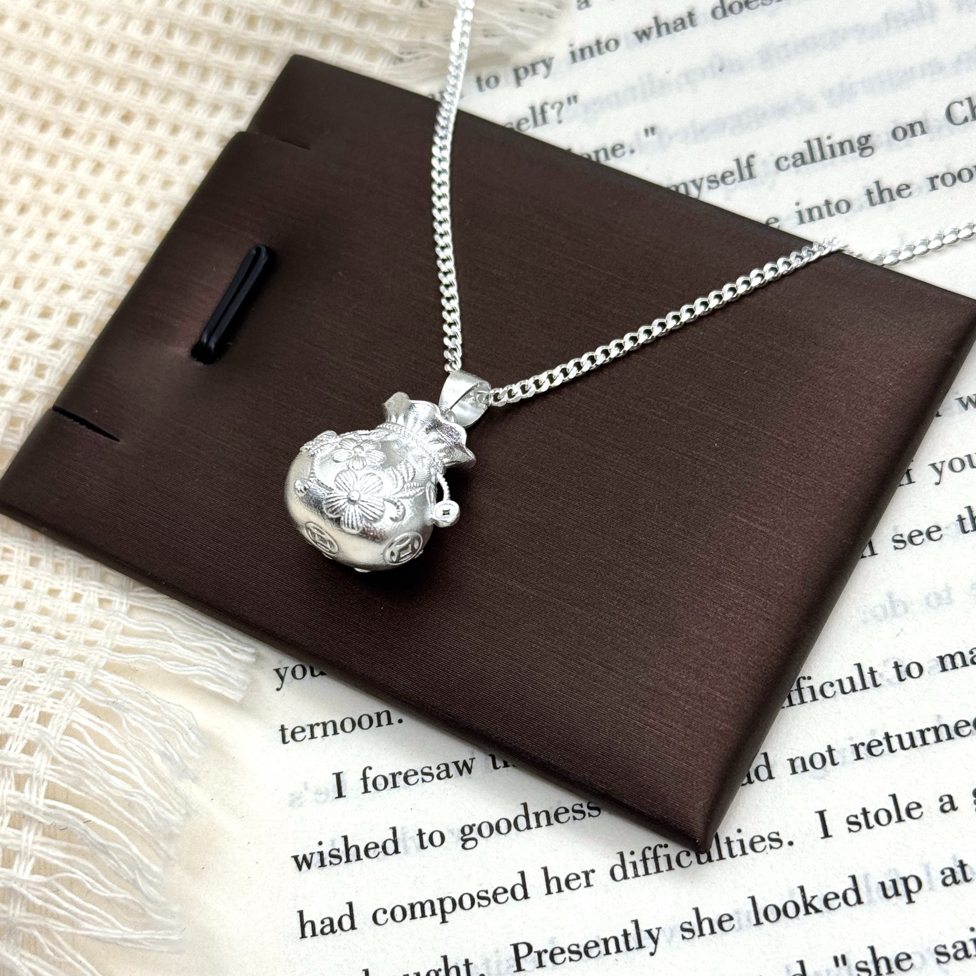 坠链均足银 足银光面花朵福袋吊坠项链