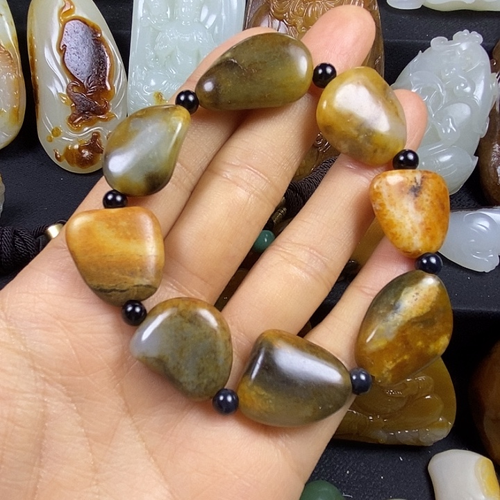 和田玉未镶嵌手串