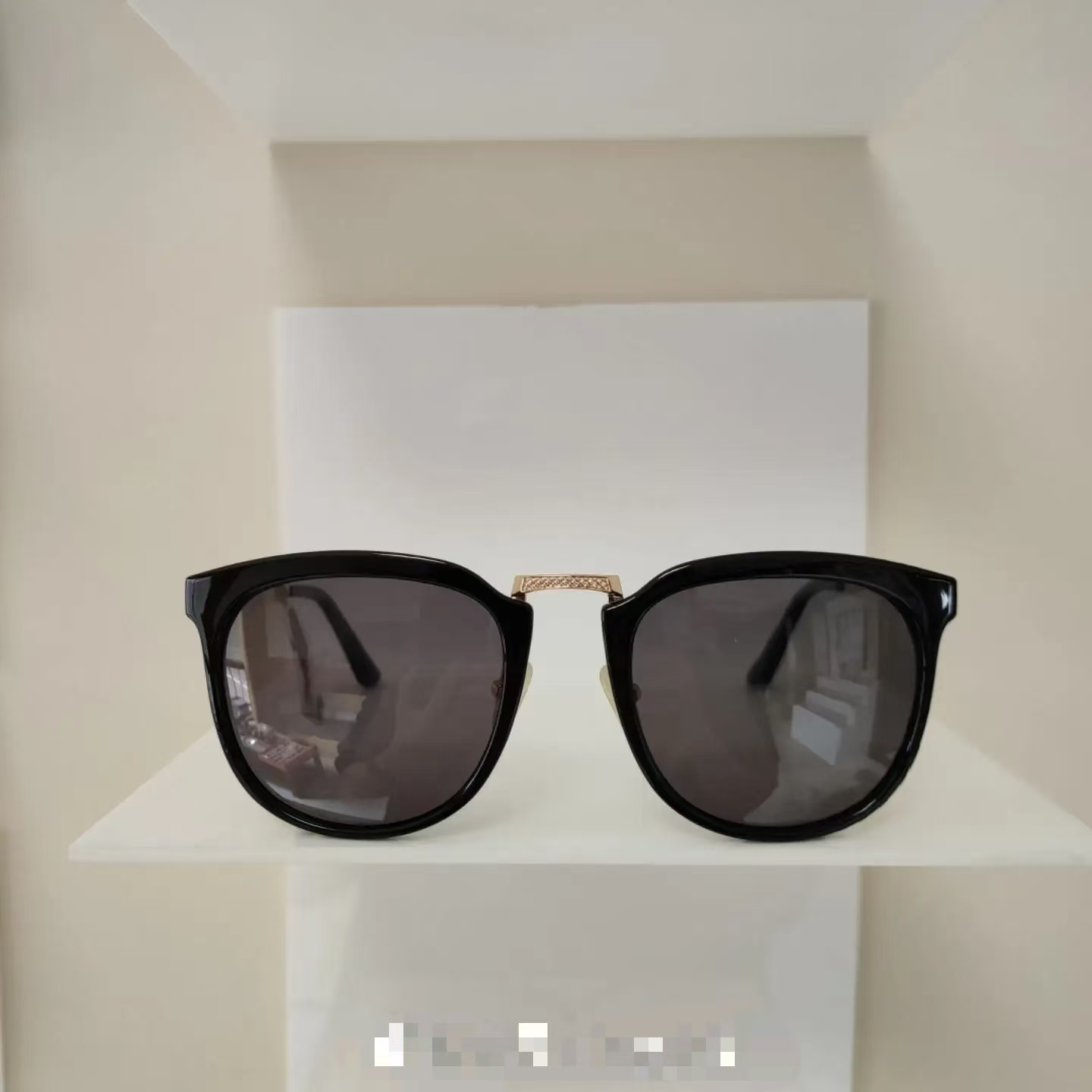 T回流产品项链墨镜