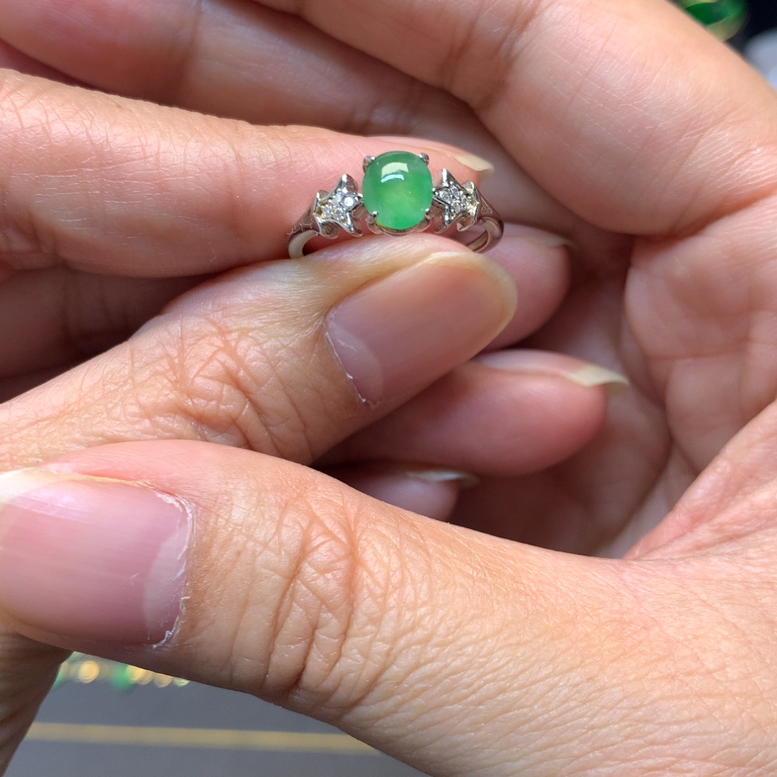 翡翠未镶嵌颈饰介子