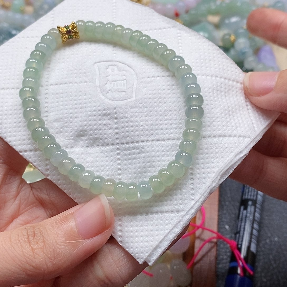 翡翠颈饰未镶嵌闪