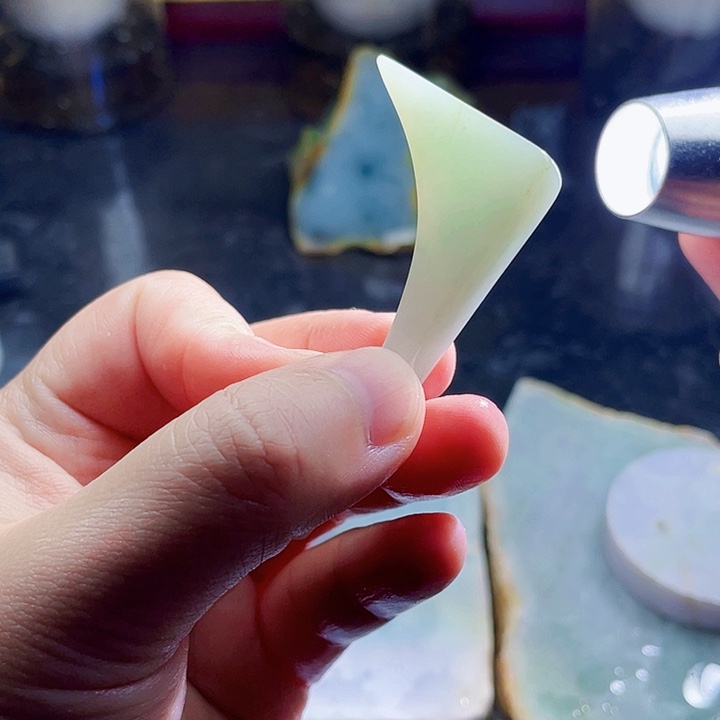 翡翠未镶嵌颈饰毛料12