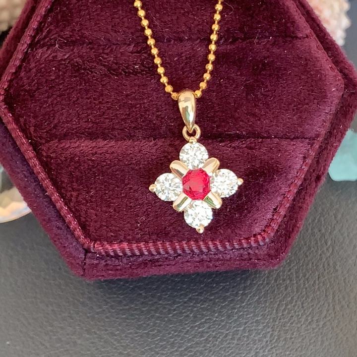 颈饰9K金镶嵌尖晶石绝地武士吊坠0.39ct