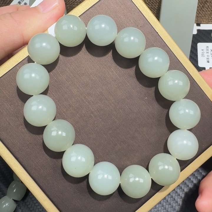 和田玉未镶嵌手串