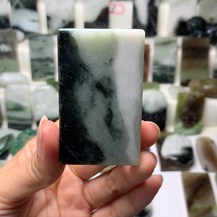 独山玉未镶嵌颈饰