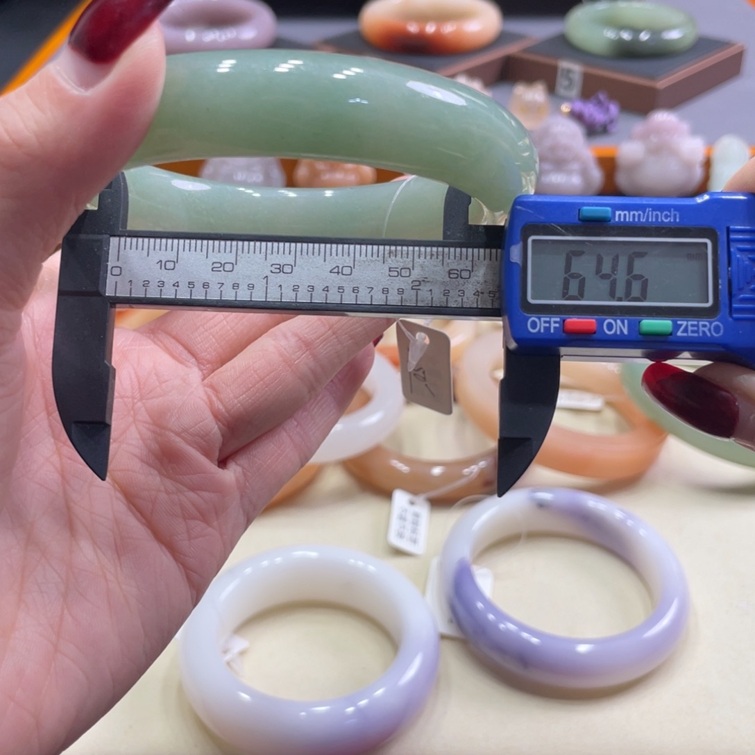 未镶嵌手镯石英质玉