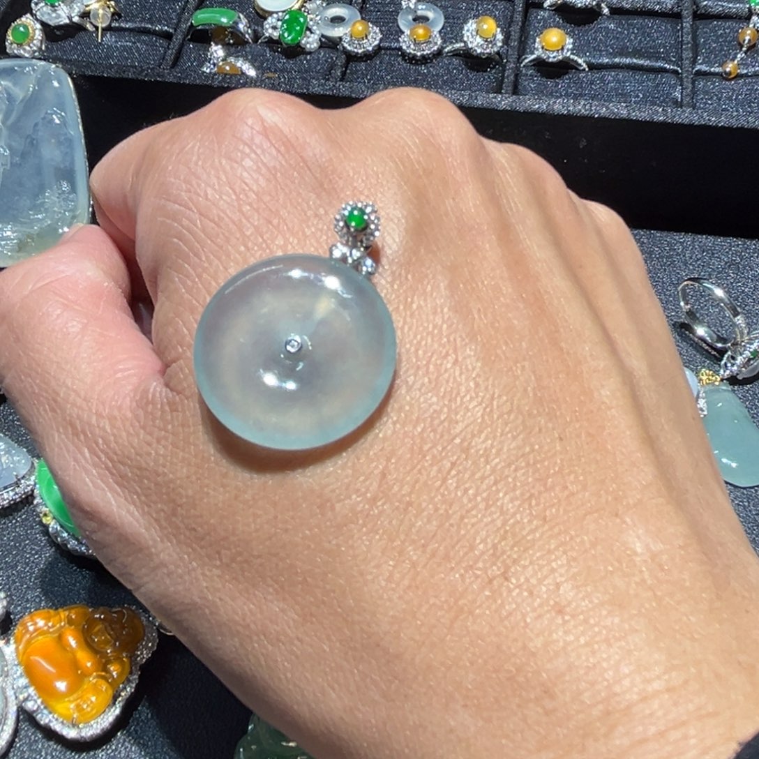 翡翠18K金镶嵌颈饰缅甸翡翠