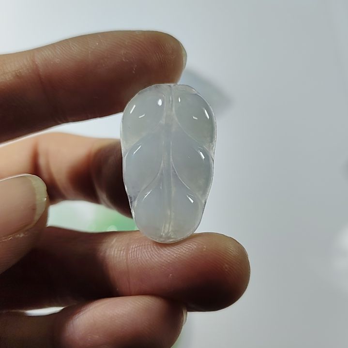 翡翠颈饰未镶嵌纯天然翡翠叶子