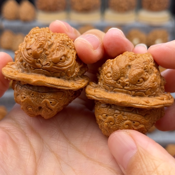 核桃把件四面不同