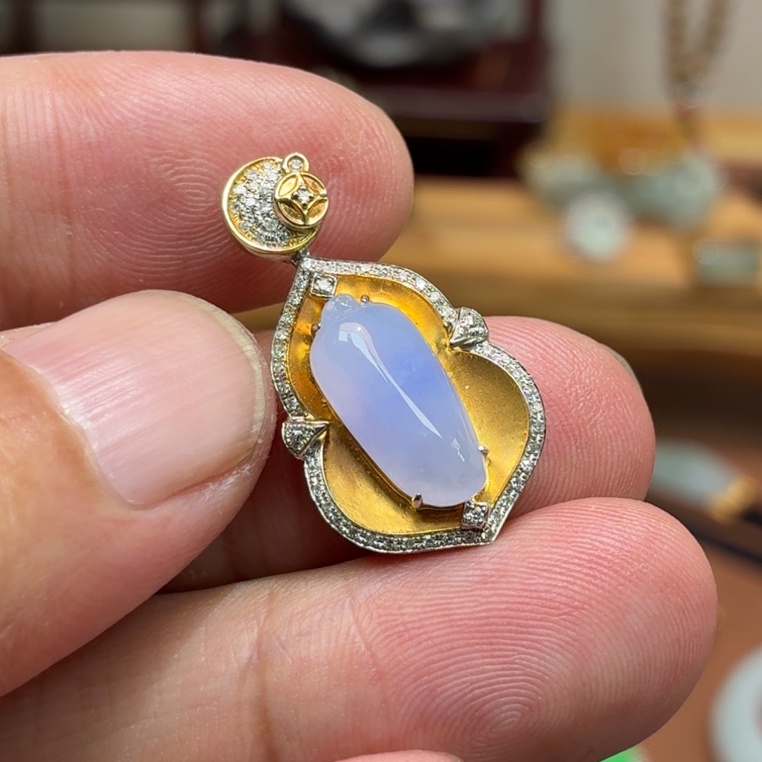 翡翠18K金镶嵌颈饰