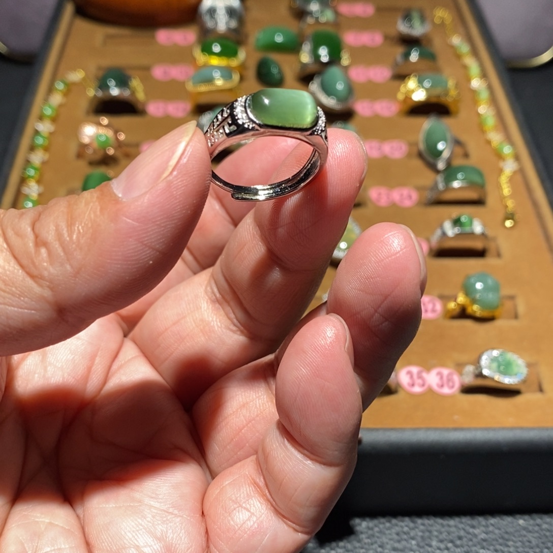 和田玉未镶嵌戒指