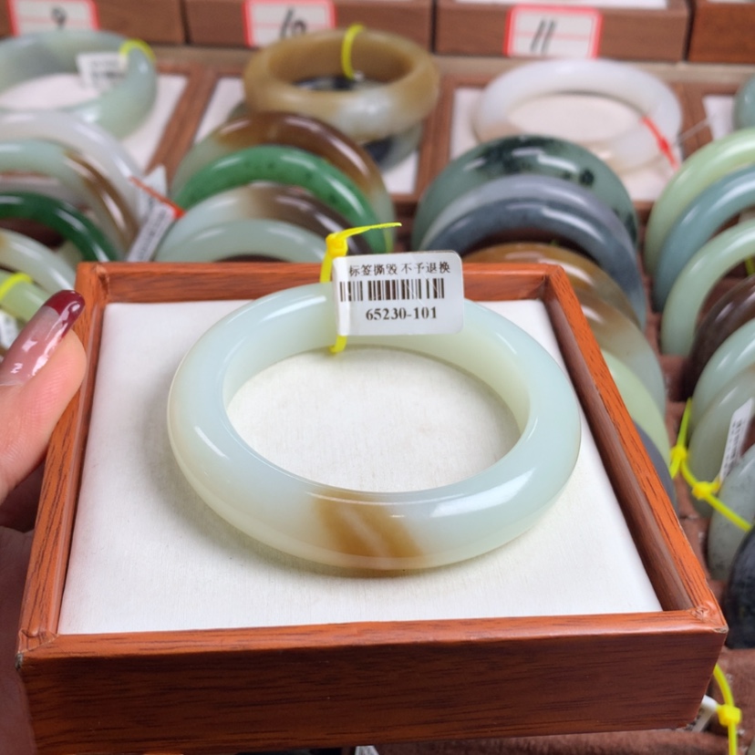 【闪购商品】和田玉手镯未镶嵌石纹52/53