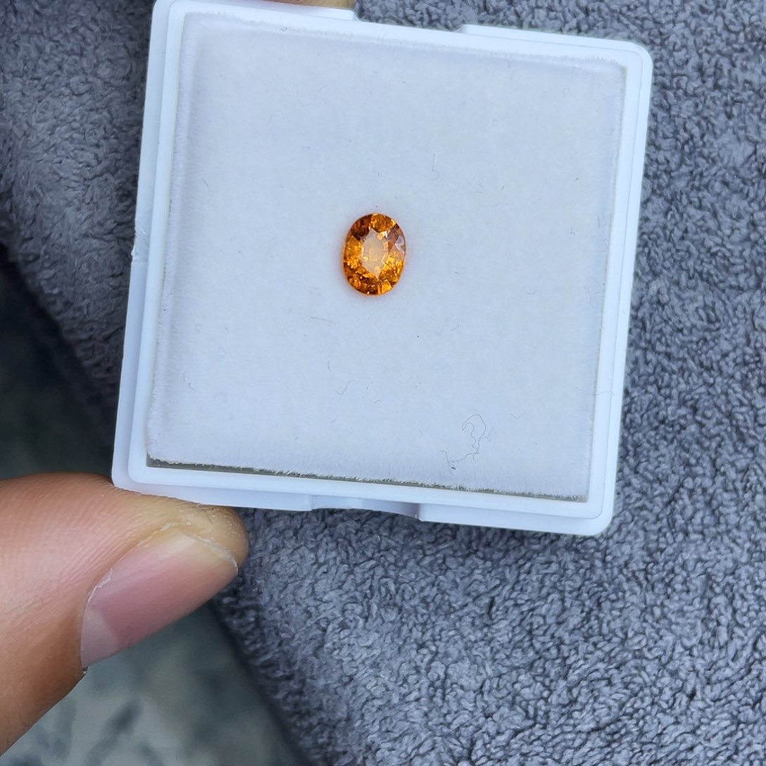 石榴石（芬达石）未镶嵌裸石0.92Ct