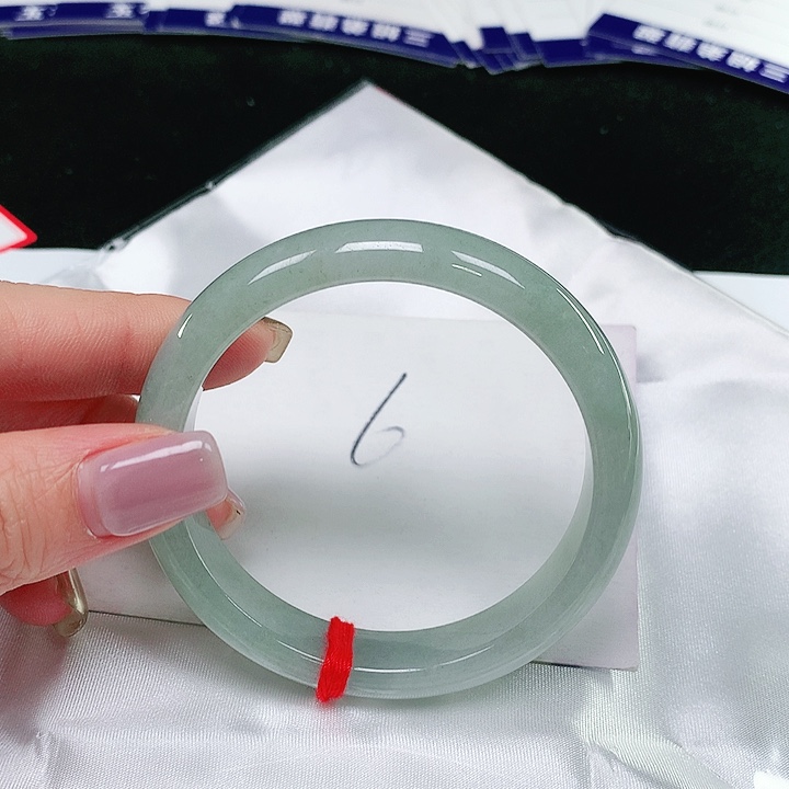 翡翠手镯未镶嵌翡翠手镯未镶嵌