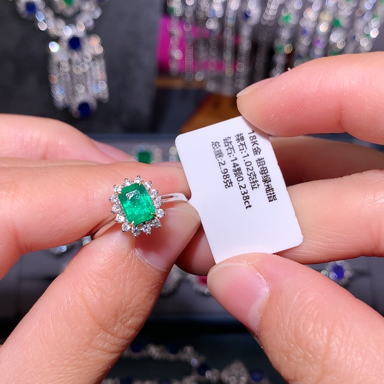 【闪购商品】祖母绿戒指18K金镶嵌