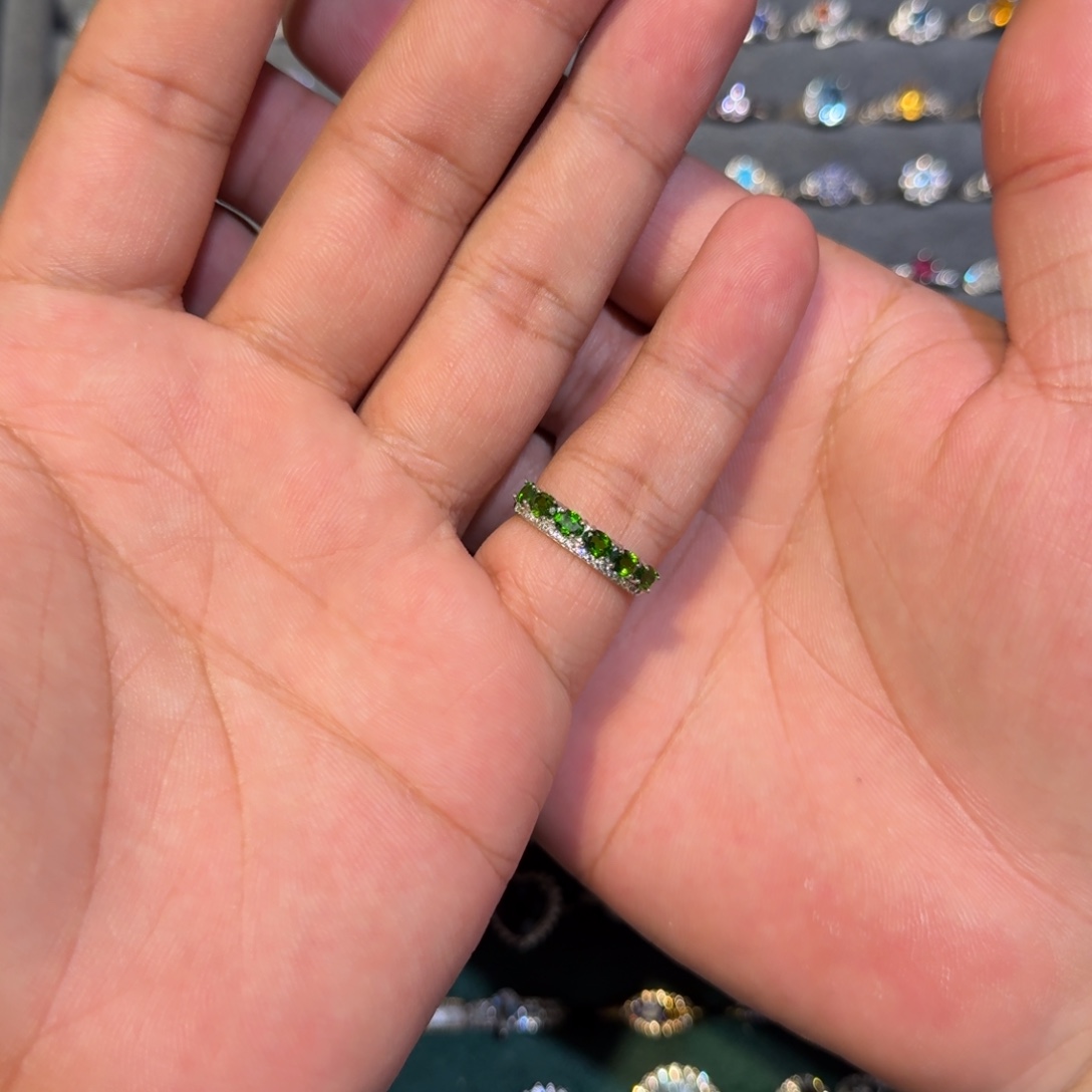 银S925镶嵌透辉石戒指