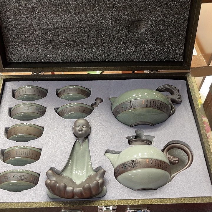 孤品茶具套装等。        