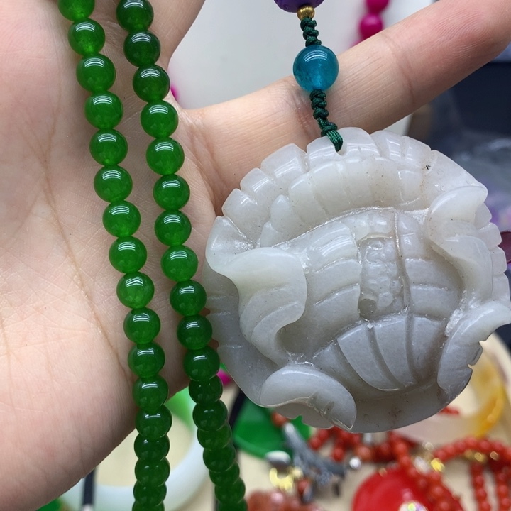 翡翠颈饰未镶嵌吊坠