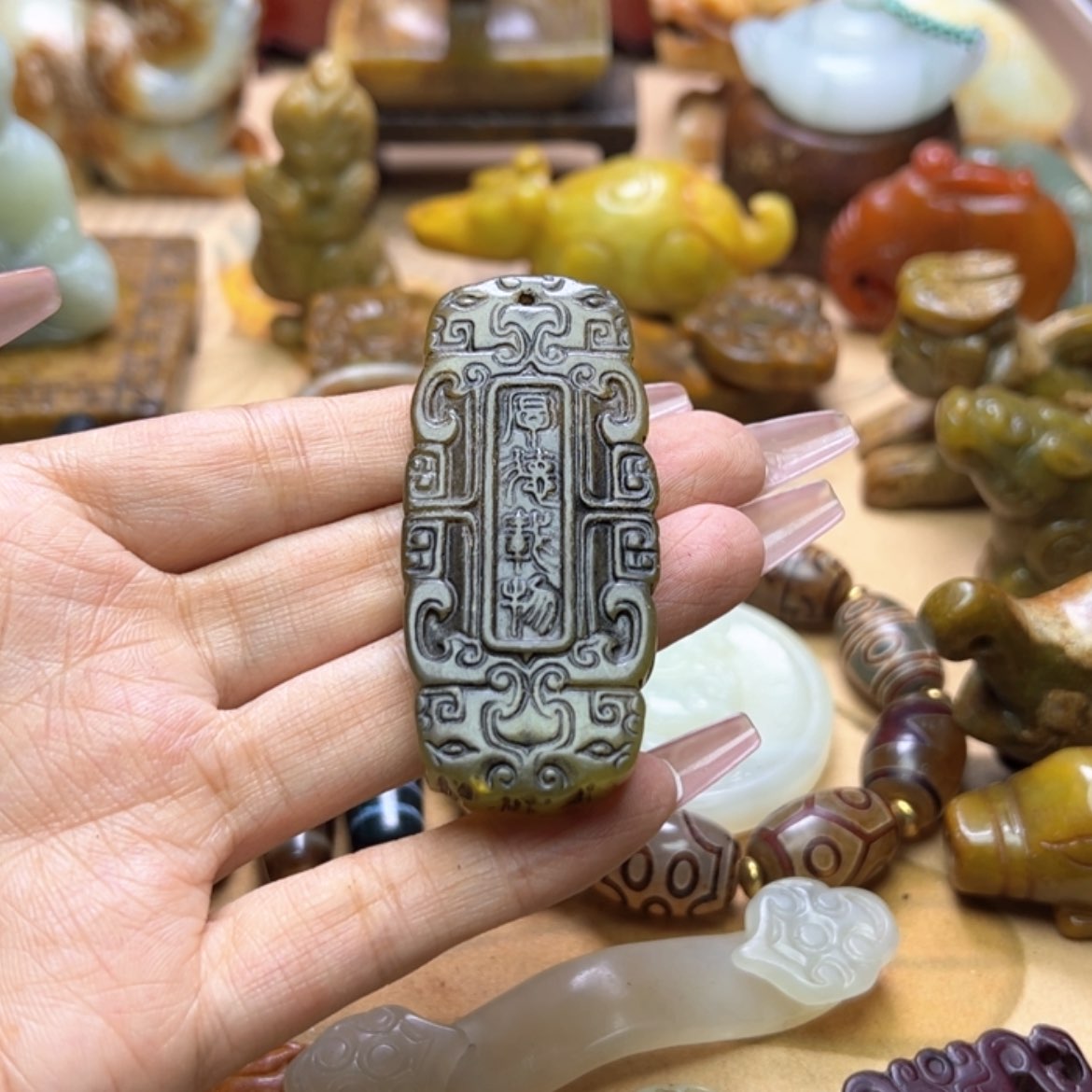 【闪购商品】蛇纹石玉颈饰未镶嵌